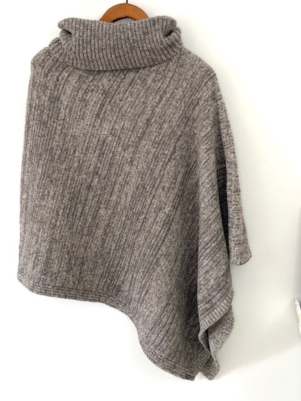 Barefoot Dreams CozyChic Point Dume Poncho Graphite Stone Heather